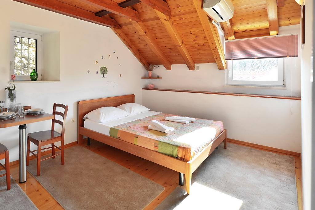 Apartments Mirabella Омиш Номер фото