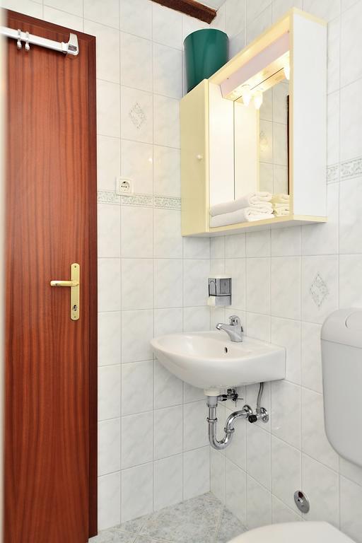 Apartments Mirabella Омиш Экстерьер фото