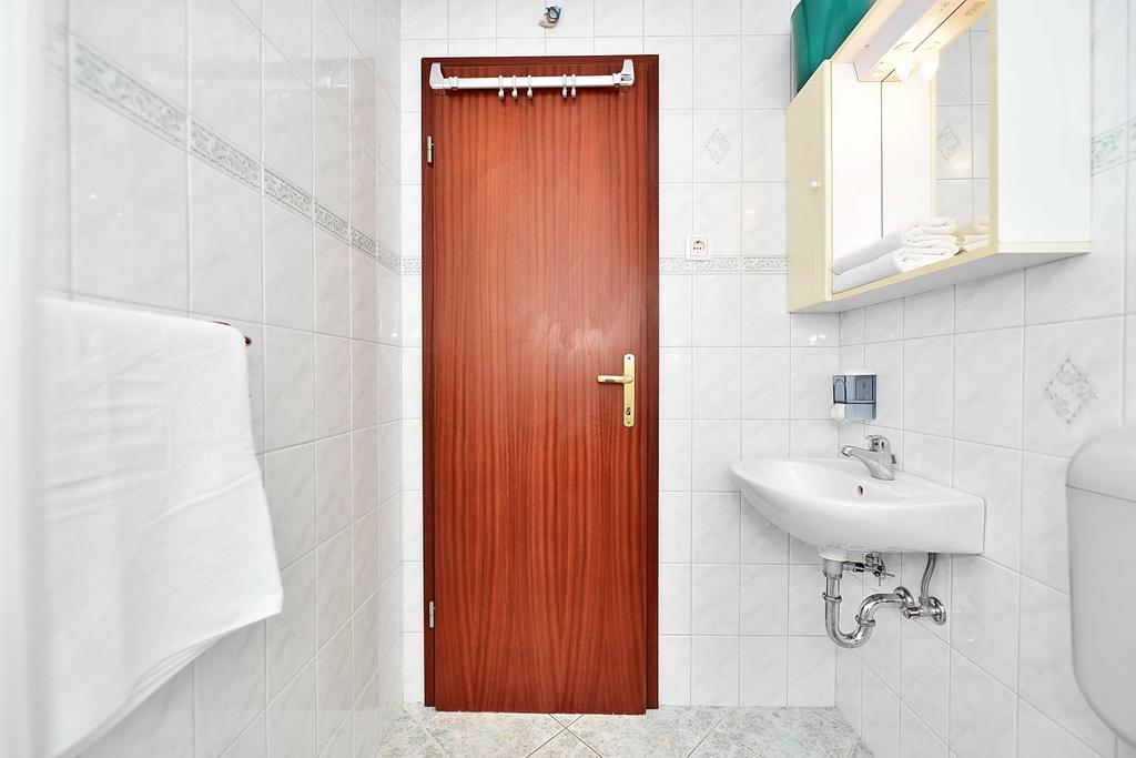Apartments Mirabella Омиш Экстерьер фото