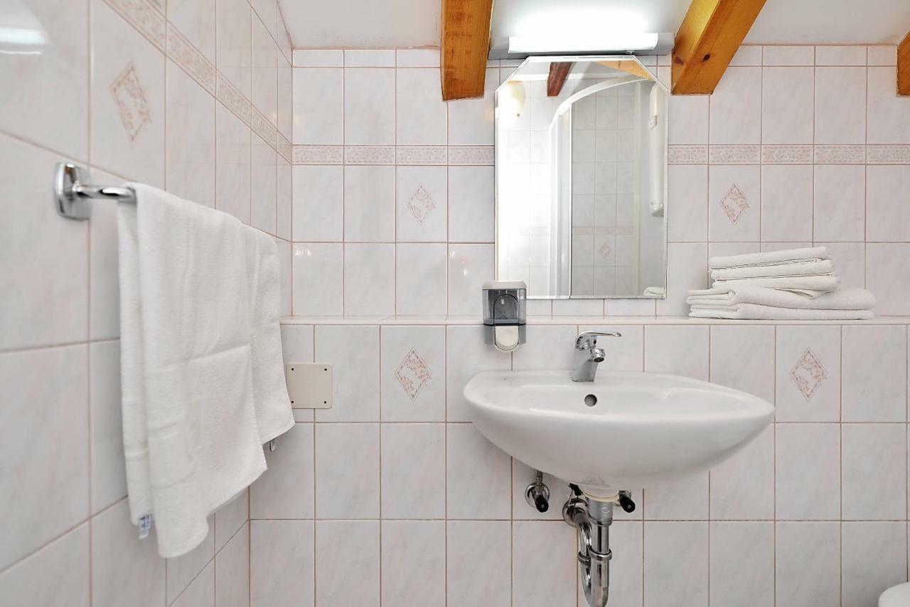 Apartments Mirabella Омиш Номер фото