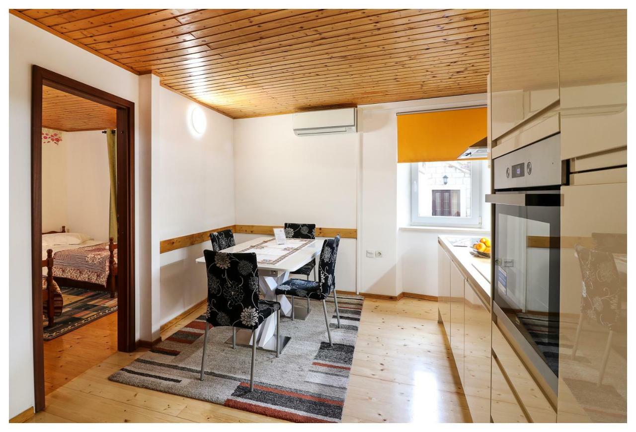 Apartments Mirabella Омиш Экстерьер фото